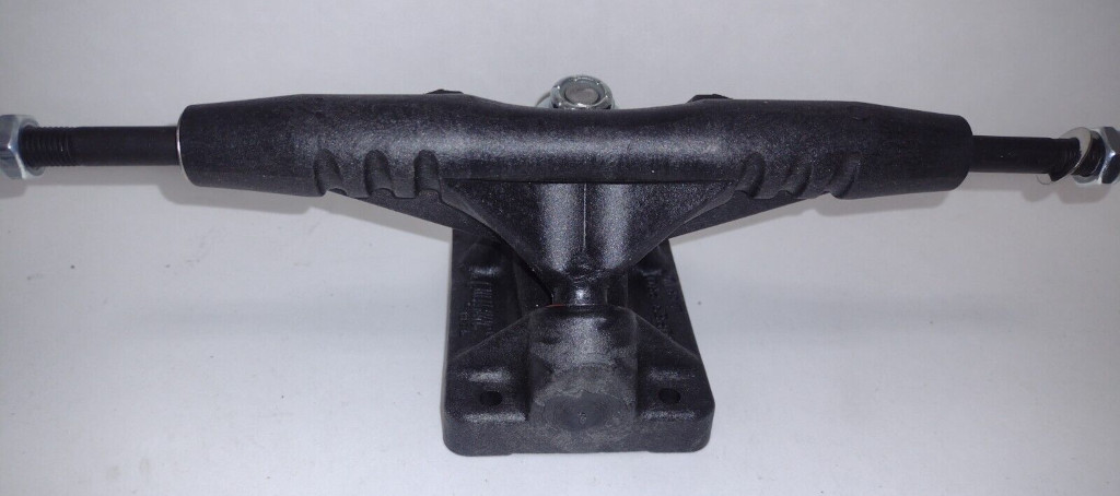 Vintage Gullwing Mach V skateboard trucks 9" black all composite